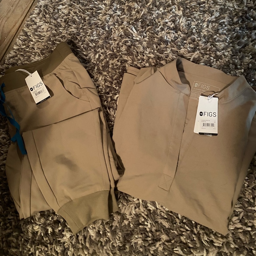 NWT Beige Figs Scrub Set!!!
